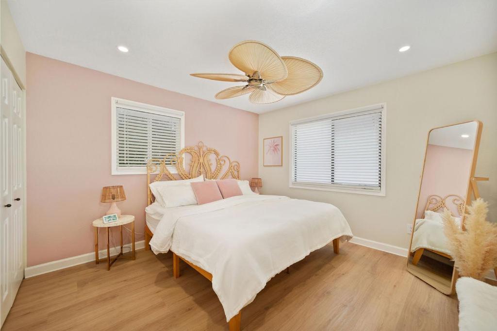 Luxury Villa 3 Blocks From The Beach With Pool A Fire Pit And Outdoor Oasis 케이프커네버럴 외부 사진