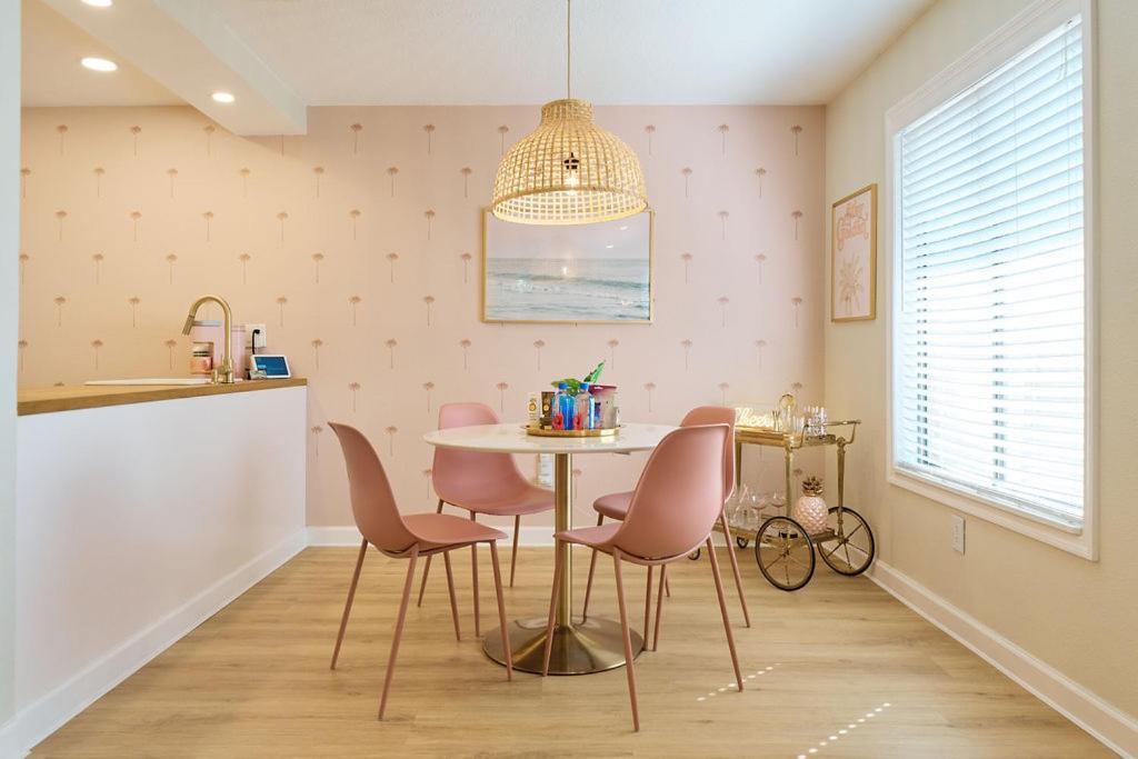 Luxury Villa 3 Blocks From The Beach With Pool A Fire Pit And Outdoor Oasis 케이프커네버럴 외부 사진