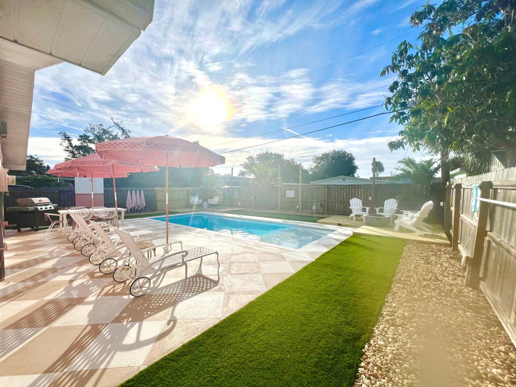 Luxury Villa 3 Blocks From The Beach With Pool A Fire Pit And Outdoor Oasis 케이프커네버럴 외부 사진